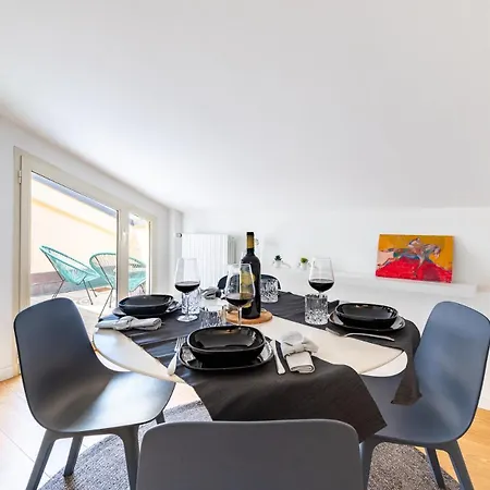 Apartmán Modern Double Terrace And Free Parking